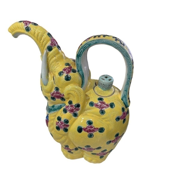 Antique Porcelain yellow and Green Elephant Teapot with handle and lid - Picture 1 of 6